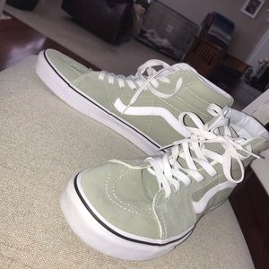 Size 9.0 US Men’s light green Vans